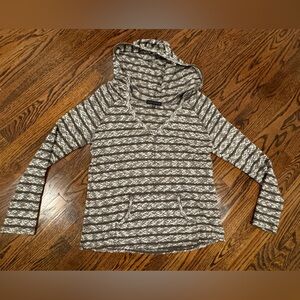 Women’s Sanctuary gray and white knit hooded shirt size medium